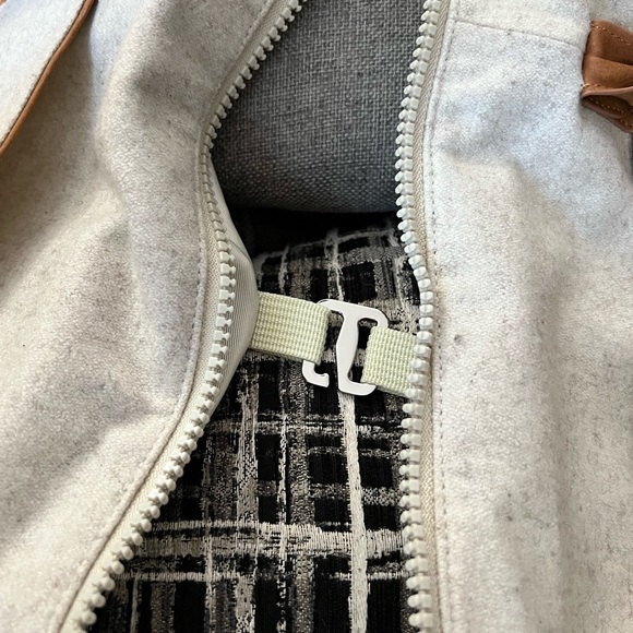 Tern Weekender Travel Bag - Picture 6 of 10